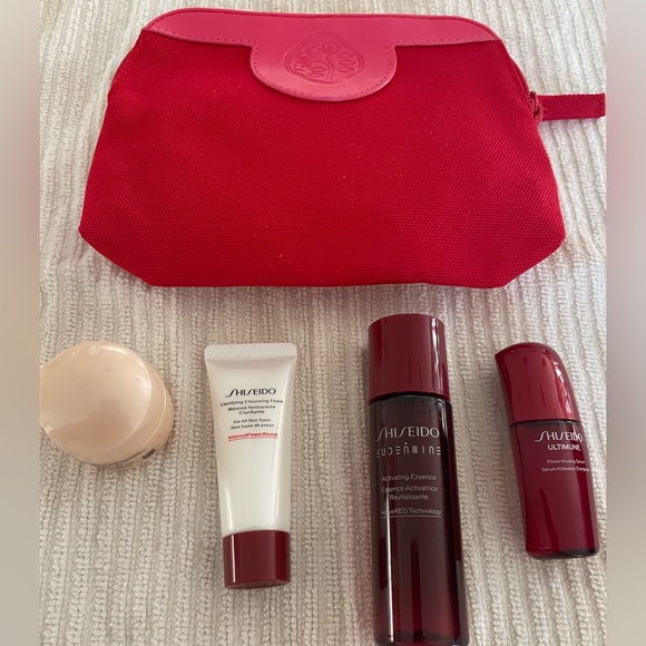 Shiseido 5 piece Red Beauty products set - Picture 1 of 7